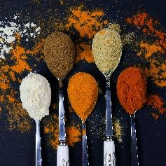 Fűszerek, ételízesítők, alapporok